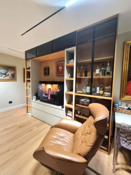 Tirane, jepet me qera apartament 2+1+Aneks+Ballkon Kati 5, 100 m² 1.500 € (Rruga Sulejman Pitarka)