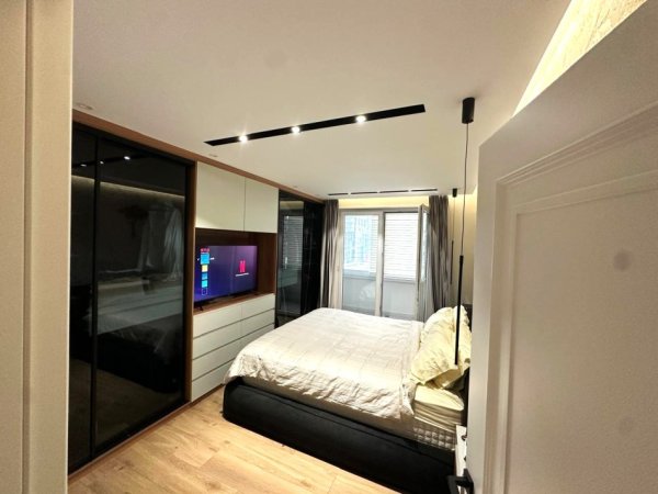 Tirane, jepet me qera apartament 2+1+Aneks+Ballkon Kati 5, 100 m² 1.500 € (Rruga Sulejman Pitarka)