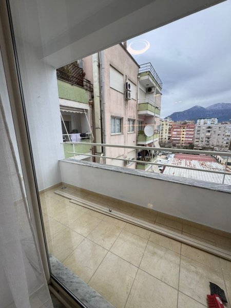 Tirane, jepet me qera apartament 1+1+Ballkon Kati 6, 73 m² 550 € (DON BOSKO)