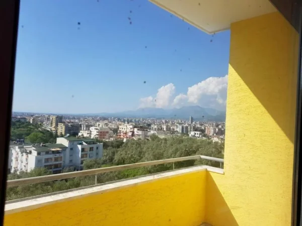 Tirane, shitet apartament 3+1 Kati 4, 211 m² 350.000 € (liqeni i thate)