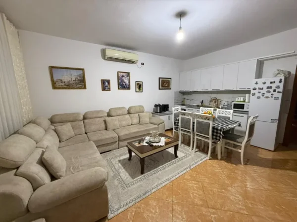 Tirane, shitet Vile 2 Katshe Kati 2, 300 m² 300.000 € (astir)