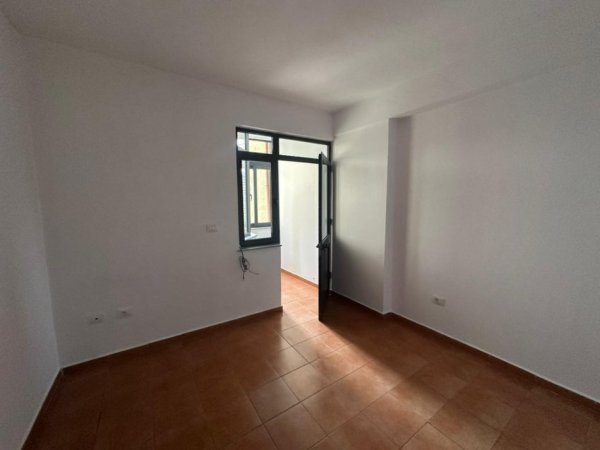 Tirane, jepet me qera apartament 2+1 Kati 3, 83 m² 600 € 
