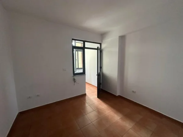 Tirane, jepet me qera apartament 2+1 Kati 3, 83 m² 600 € 