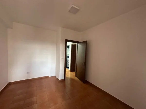 Tirane, jepet me qera apartament 2+1 Kati 3, 83 m² 600 € 
