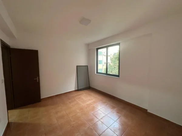 Tirane, jepet me qera apartament 2+1 Kati 3, 83 m² 600 € 