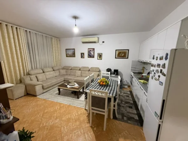 Tirane, shitet Vile 2 Katshe Kati 2, 300 m² 300.000 € (kashar , casa italia)
