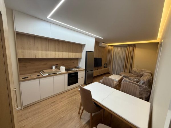 Tirane, jepet me qera apartament 2+1 Kati 5, 110 m² 1.000 € 