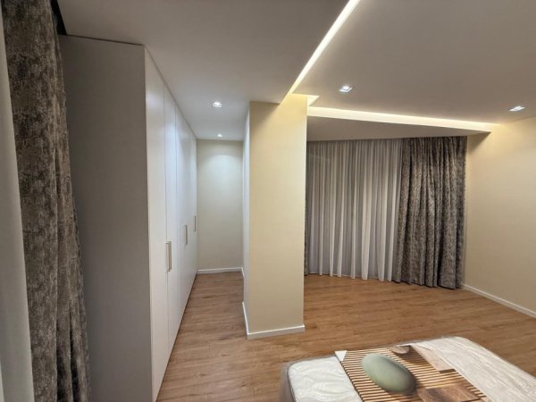 Tirane, jepet me qera apartament 2+1 Kati 5, 110 m² 1.000 € 
