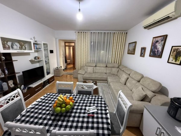Tirane, shitet Vile 2 Katshe Kati 2, 300 m² 300.000 € (ish dogana)