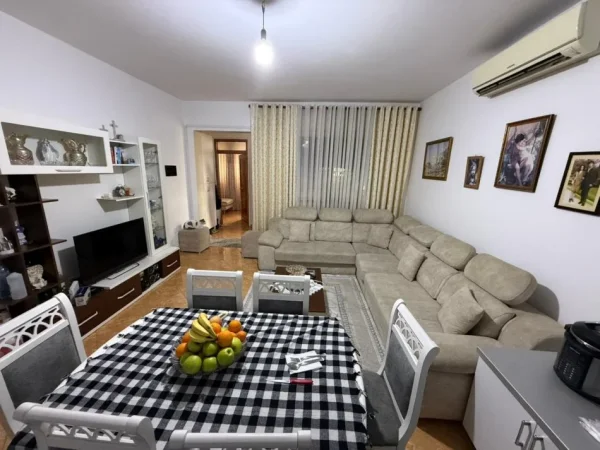 Tirane, shitet Vile 2 Katshe Kati 2, 300 m² 300.000 € (ish dogana)