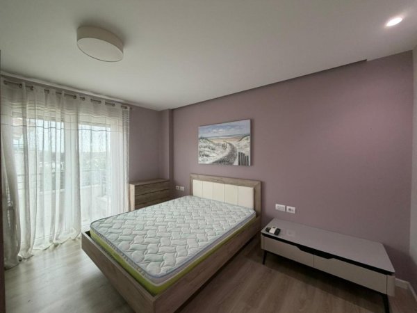 Tirane, jepet me qera apartament 3+1 Kati 3, 129 m² 1.300 € (TEG)