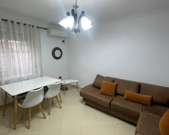 Tirane, jepet me qera apartament 2+1+Aneks+Ballkon Kati 2, 600 € (xhamlliku , oxhaku)