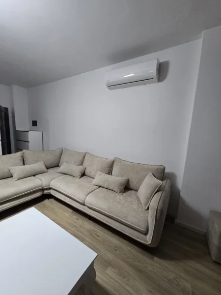 Tirane, jepet me qera apartament 1+1+Ballkon Kati 2, 70 m² 500 € (Teodor keko)