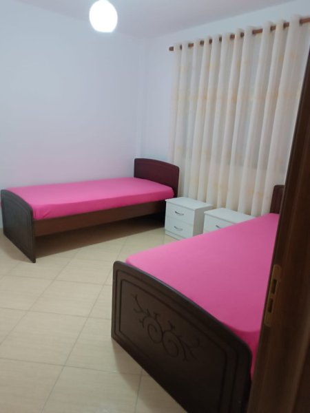 Tirane, jepet me qera apartament 2+1 , 90 m² 500 € (kamez)