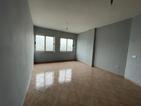 Tirane, jepet me qera apartament 1+1 Kati 4, 55 m² 300 € (Yzberisht)