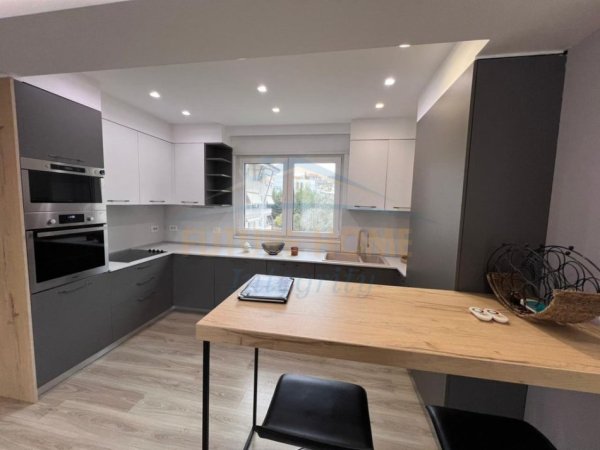 Tirane, jap me qera apartament 3+1+Ballkon Kati 3, 129 m² 1.300 € (TEG)