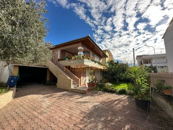 Tirane, jepet me qera Vile 2+1 , 101 m² 800 € 