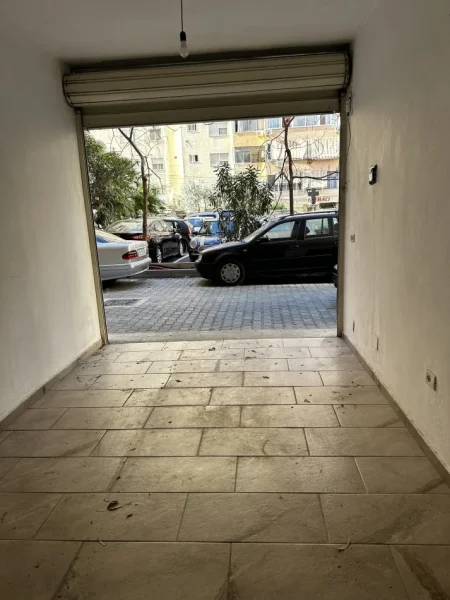 Tirane, shitet nga Pronari, pa-komision ambjent biznesi Kati 0, 24 m² 65.000 €