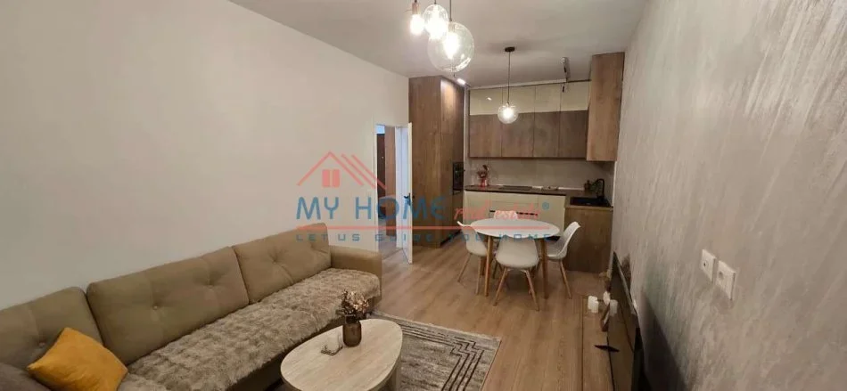 Tirane, jepet me qera apartament 2+1+Ballkon Kati 3, 100 m² 1.500 € (Rruga e Barrikadave)