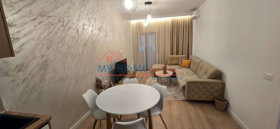 Tirane, jepet me qera apartament 2+1+Ballkon Kati 3, 100 m² 1.500 € (Rruga e Barrikadave)