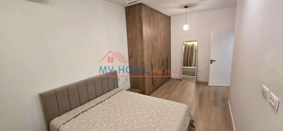 Tirane, jepet me qera apartament 2+1+Ballkon Kati 3, 100 m² 1.500 € (Rruga e Barrikadave)