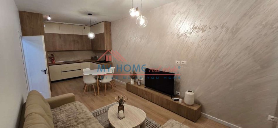 Tirane, jepet me qera apartament 2+1+Ballkon Kati 3, 100 m² 1.500 € (Rruga e Barrikadave)