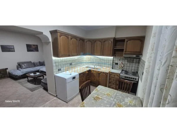 Tirane, jepet me qera apartament 1+1 Kati 1, 40 m² 600 € (rruga Jani Vreto)