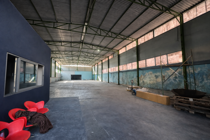 Tirane, jepet me qera magazine Kati 0, 660 m² 2.200 € 