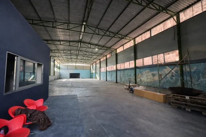 Tirane, jepet me qera magazine Kati 0, 660 m² 2.200 € 