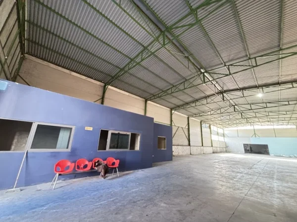 Tirane, jepet me qera magazine Kati 0, 660 m² 2.200 € 