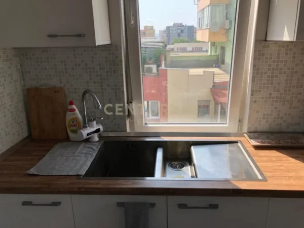 Tirane, jepet me qera apartament 2+1+Ballkon Kati 4, 85 m² 600 € (Rruga "Dritan Hoxha")