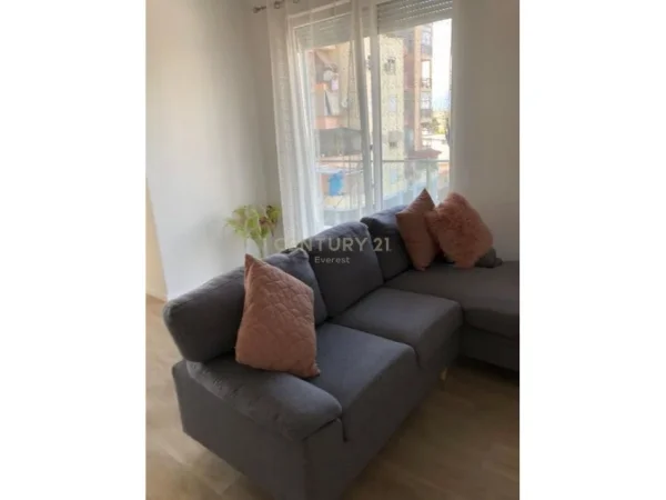 Tirane, jepet me qera apartament 2+1+Ballkon Kati 4, 85 m² 600 € (Rruga "Dritan Hoxha")