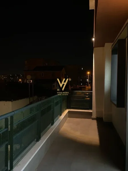 Tirane, jepet me qera apartament 1+1+Ballkon Kati 2, 65 m² 400 € (KOMBINAT)