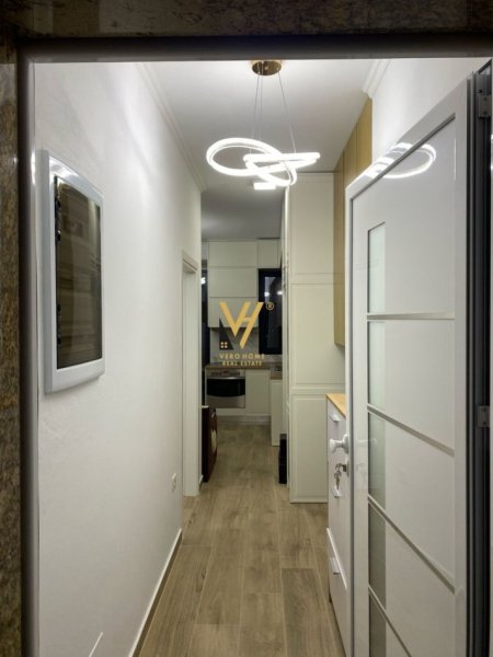 Tirane, jepet me qera apartament 1+1+Ballkon Kati 2, 65 m² 400 € (KOMBINAT)