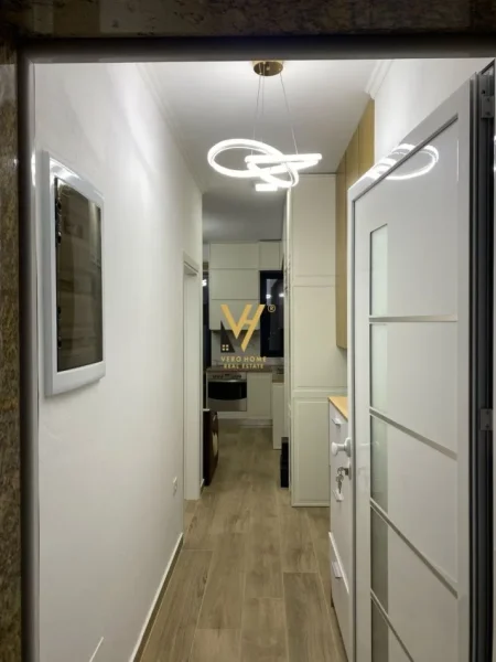 Tirane, jepet me qera apartament 1+1+Ballkon Kati 2, 65 m² 400 € (KOMBINAT)