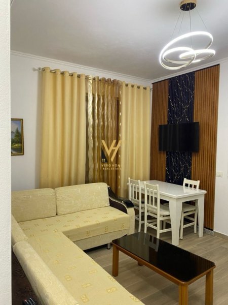 Tirane, jepet me qera apartament 1+1+Ballkon Kati 2, 65 m² 400 € (KOMBINAT)
