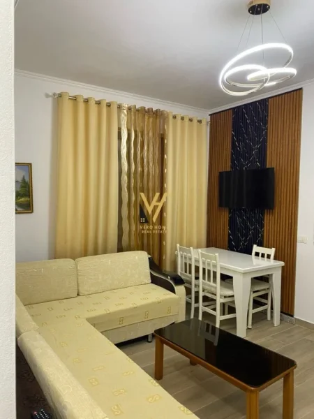 Tirane, jepet me qera apartament 1+1+Ballkon Kati 2, 65 m² 400 € (KOMBINAT)