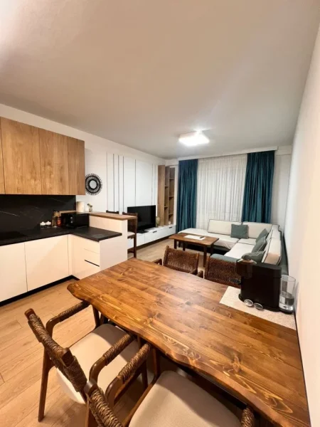 Tirane, jepet me qera apartament 2+1 Kati 7, 110 m² 700 € (Yzberisht)
