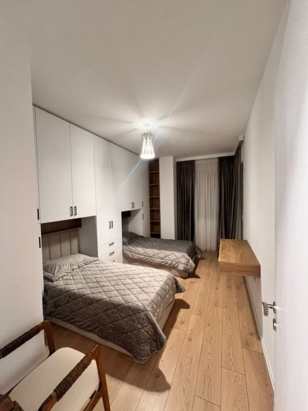 Tirane, jepet me qera apartament 2+1 Kati 7, 110 m² 700 € (Yzberisht)
