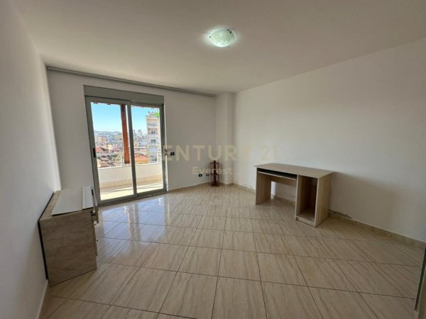Tirane, jepet me qera apartament 2+1 Kati 5, 125 m² 600 € (Xhamllik)