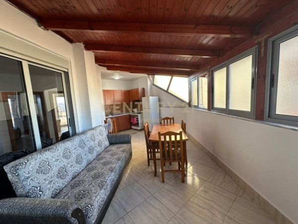 Tirane, jepet me qera apartament 2+1 Kati 5, 125 m² 600 € (Xhamllik)