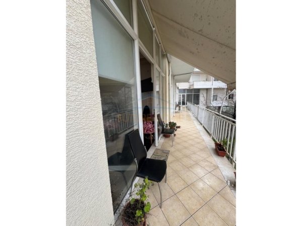 Tirane, jepet me qera ambjent biznesi Kati 1, 30 m² 299 € (prane njesise 12)