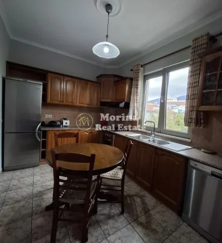 Tirane, jepet me qera Vile 3+1 Kati 1, 140 m² 800 € (Tregu Elektrik)