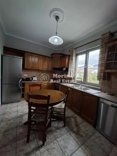 Tirane, jepet me qera Vile 3+1 Kati 1, 140 m² 800 € (Tregu Elektrik)