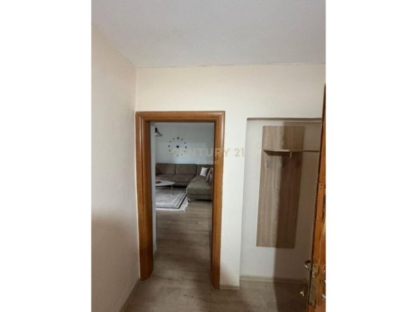 (Ish Tregu Elektrik),  shitet apartament 2+1 Kati 3, 70 m²  550€ /muaj