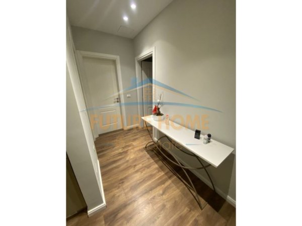 Tirane, jepet me qera apartament 3+1+2+PARKIM Kati 11, 124 m² 1.600 € (QENDER)