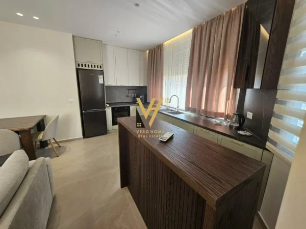 Tirane, jepet me qera apartament 2+1+Ballkon Kati 4, 110 m² 1.300 € (RRUGA E BOGDANEVE)