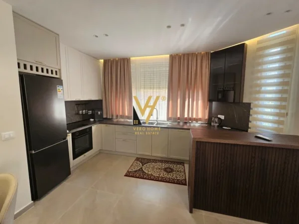 Tirane, jepet me qera apartament 2+1+Ballkon Kati 4, 110 m² 1.300 € (RRUGA E BOGDANEVE)