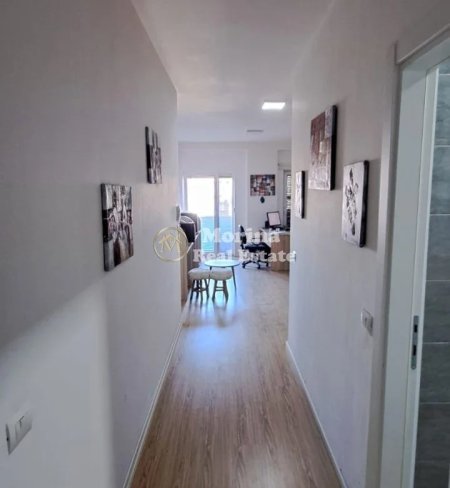 Tirane, jepet me qera apartament 1+1 Kati 4, 67 m² 550 € (Don Bosko)