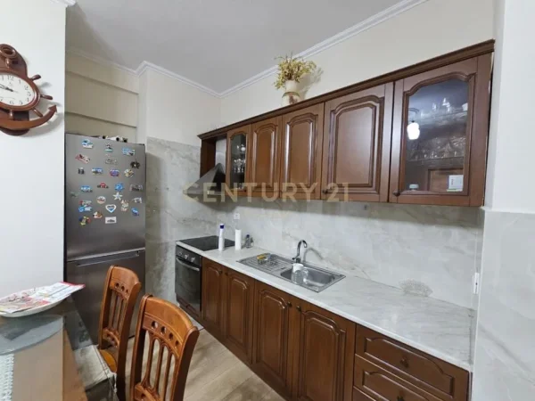 Tirane, jepet me qera apartament 2+1 Kati 4, 75 m² 700 € (Kompleksi Vizion Plus)